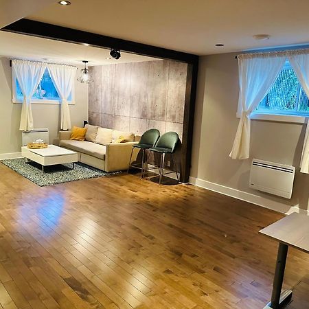 Urban Retreat - 2 Bedroom, 3 Beds, 6 Guests, Free Parking 롱게일 외부 사진