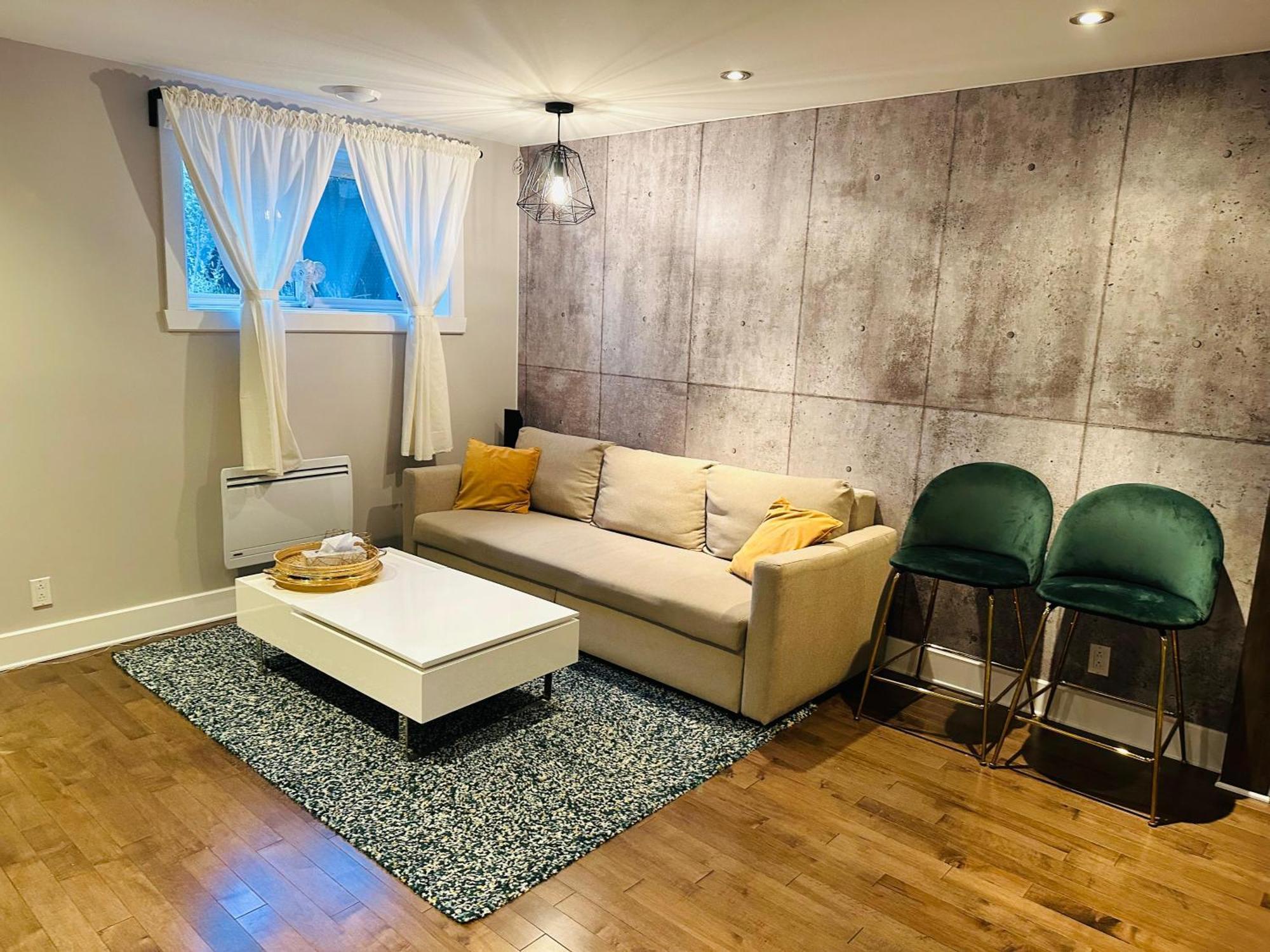 Urban Retreat - 2 Bedroom, 3 Beds, 6 Guests, Free Parking 롱게일 외부 사진