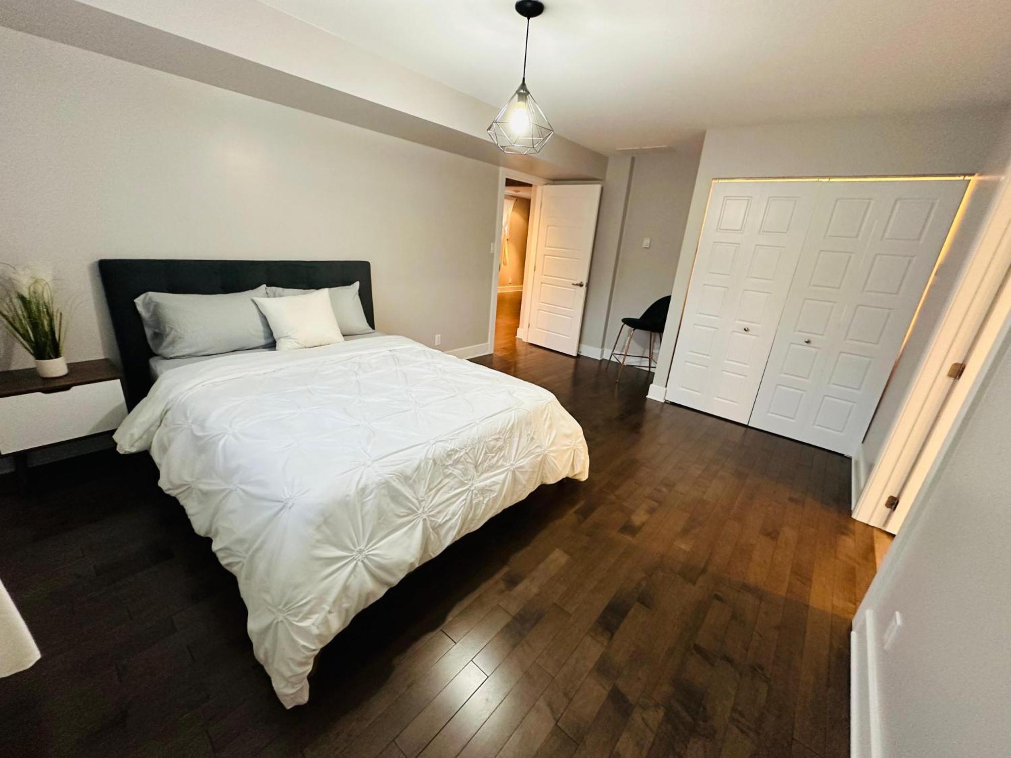 Urban Retreat - 2 Bedroom, 3 Beds, 6 Guests, Free Parking 롱게일 외부 사진
