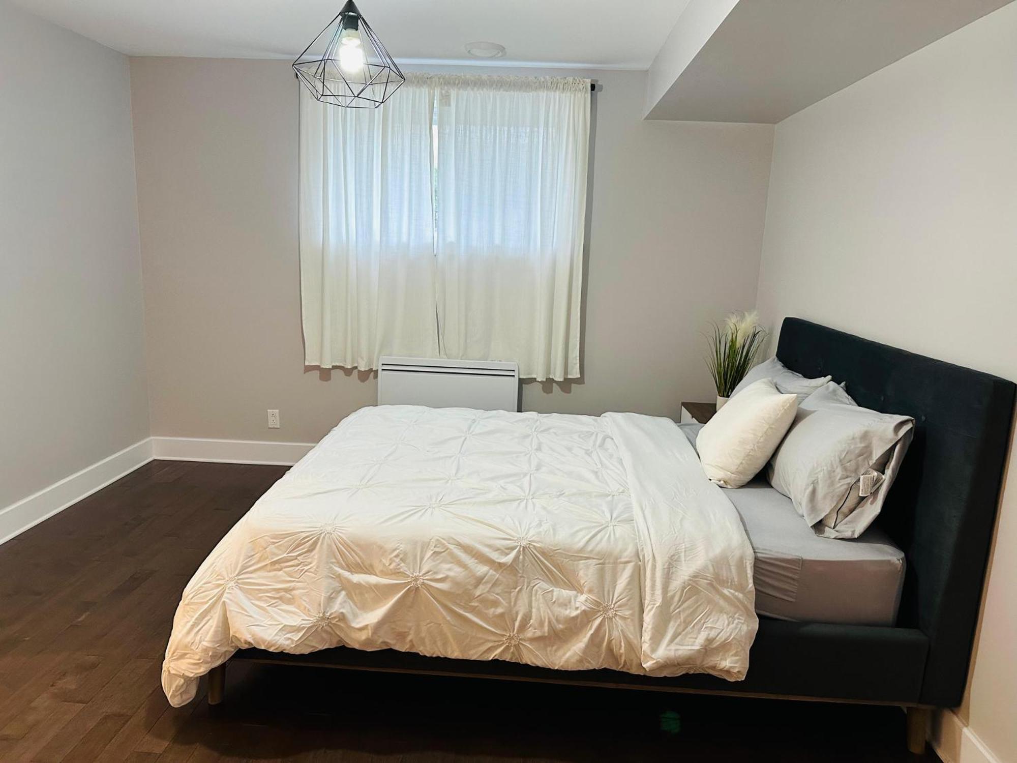 Urban Retreat - 2 Bedroom, 3 Beds, 6 Guests, Free Parking 롱게일 외부 사진