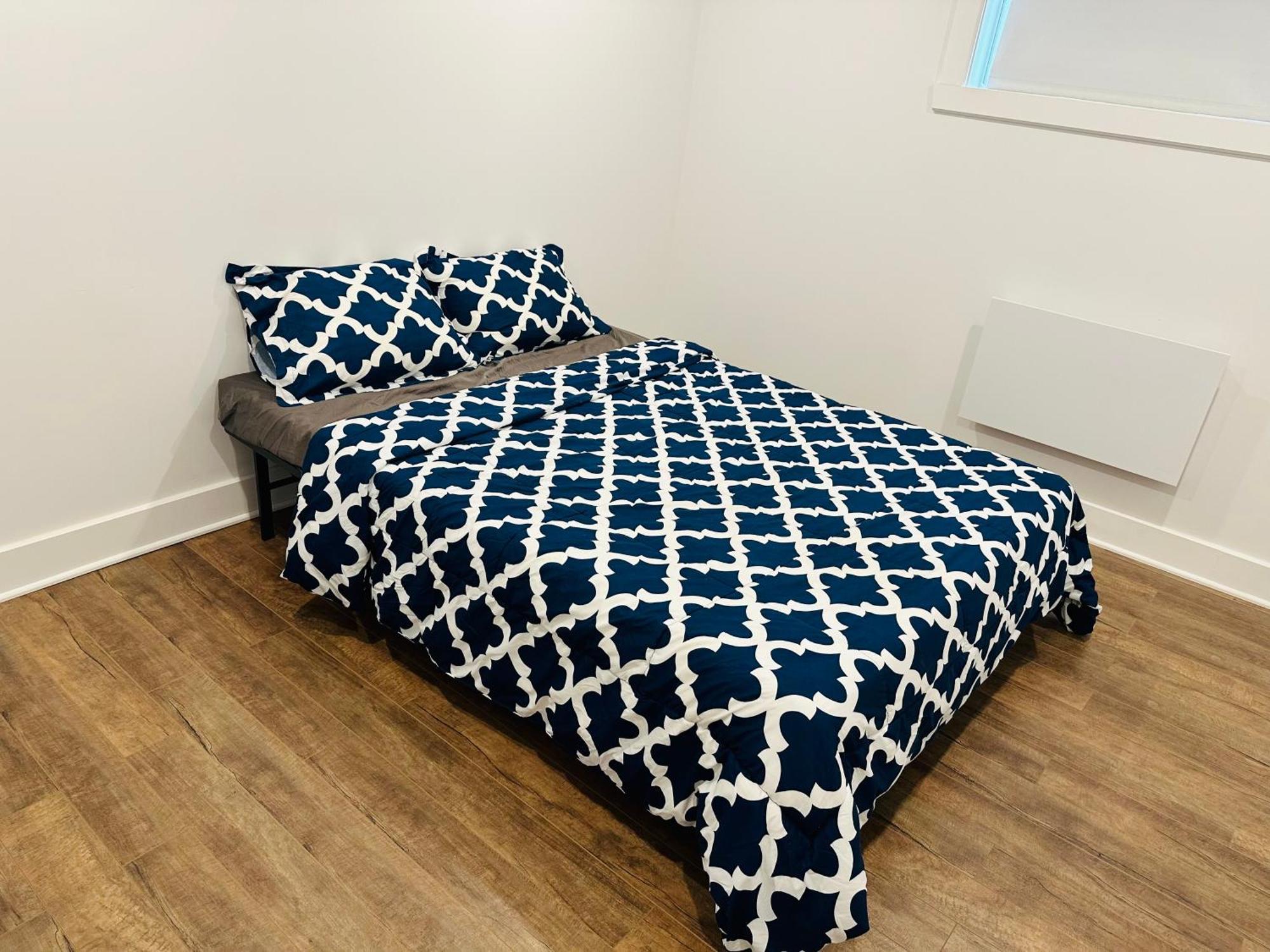 Urban Retreat - 2 Bedroom, 3 Beds, 6 Guests, Free Parking 롱게일 외부 사진