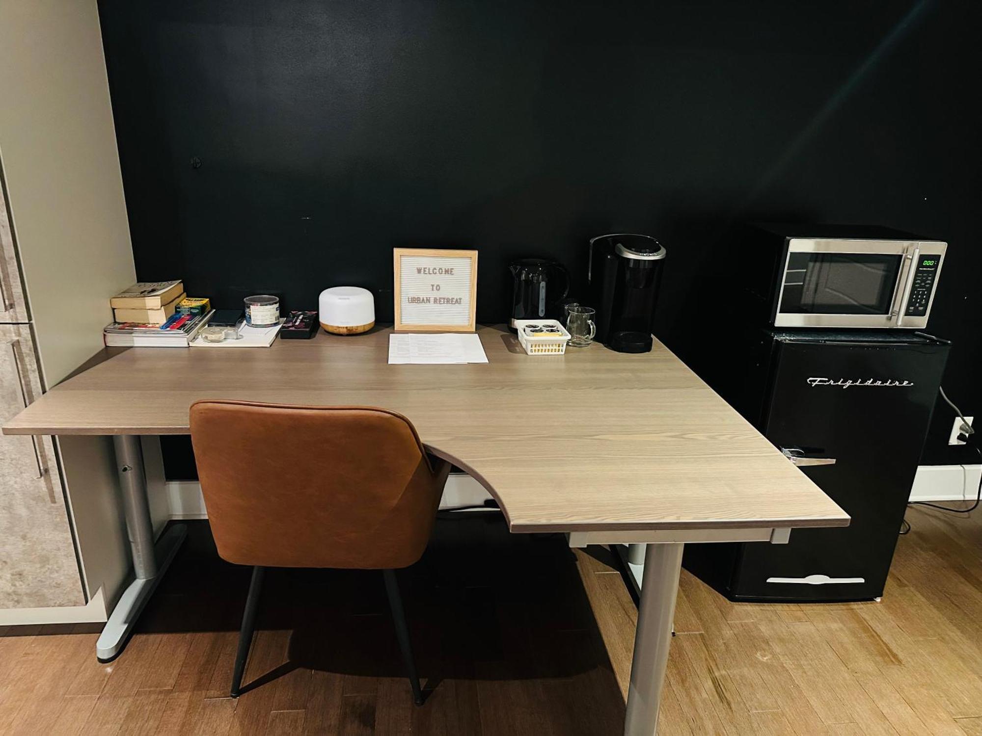 Urban Retreat - 2 Bedroom, 3 Beds, 6 Guests, Free Parking 롱게일 외부 사진